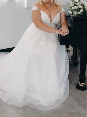 Oleg Cassini Wedding Dress